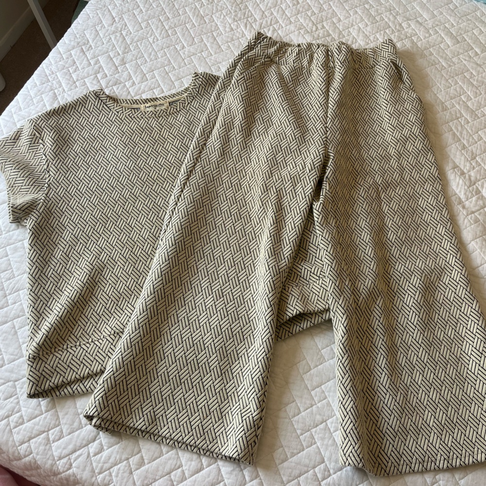 Patterned Cream and Black Set